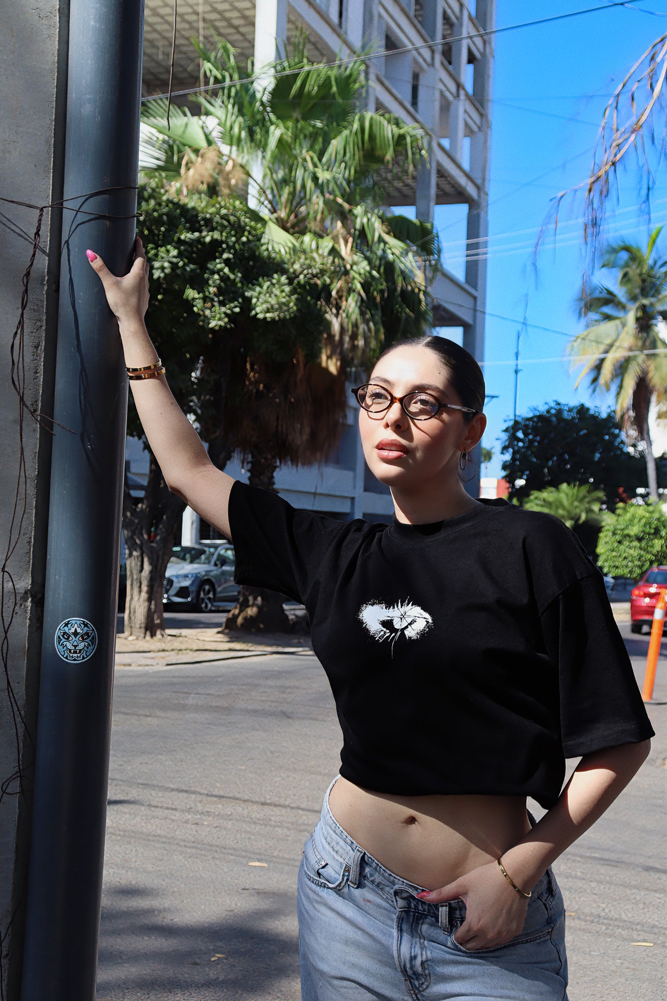 Aspecto Studios Tee — playera negra oversize fit, hecha en México