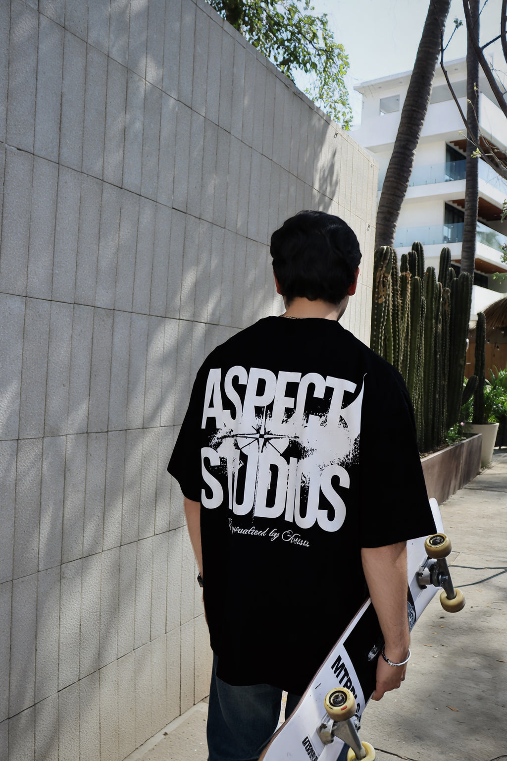 Aspecto Studios Tee — playera negra oversize fit, hecha en México