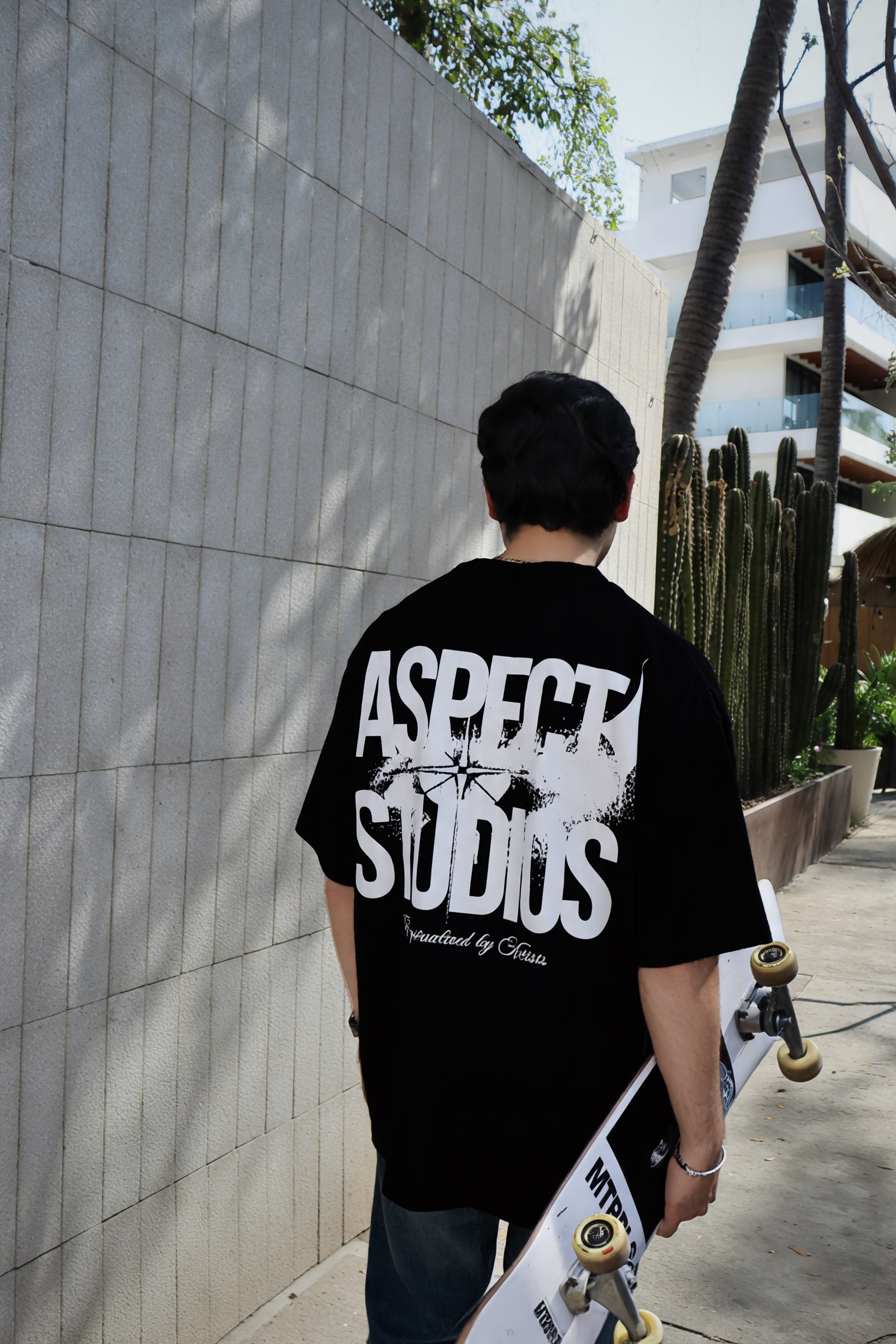 Aspecto Studios Tee — playera negra oversize fit, hecha en México